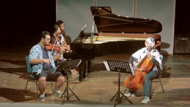 Fantasiestuck Op.88 R. Schumann, played by The Temporary Piano Trio смотреть онлайн