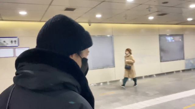 Can I Live in Korea? Exploring Seoul in Winter! ❄️️🇰🇷 (AMWF Vlog) смотреть онлайн