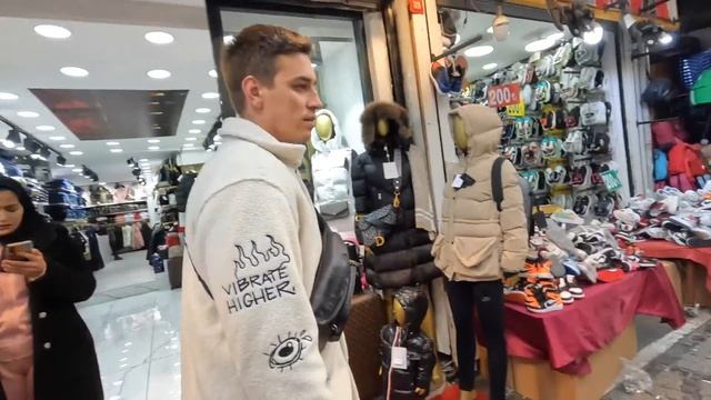 СТАМБУЛ ПЕРЕПОЛНЕН ЛЮДЬМИ ? Нашли деньги на базаре. Где что покупать? Секретные места. Турция 2023 смотреть онлайн