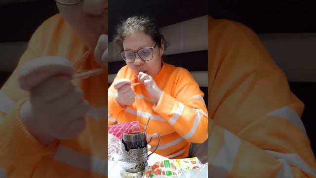 Мукбанг в купе/Едем с мужем в Барнаул/Только сели сразу жрать ? смотреть онлайн