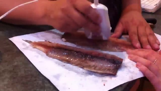 Чиста рыбы от костей смотреть онлайн