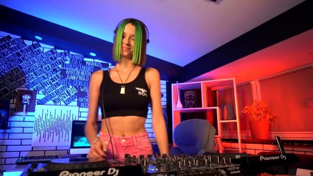 Miss Monique - MiMo Weekly Podcast 032 [Progressive House_ Melodic Techno DJ Mix] смотреть онлайн