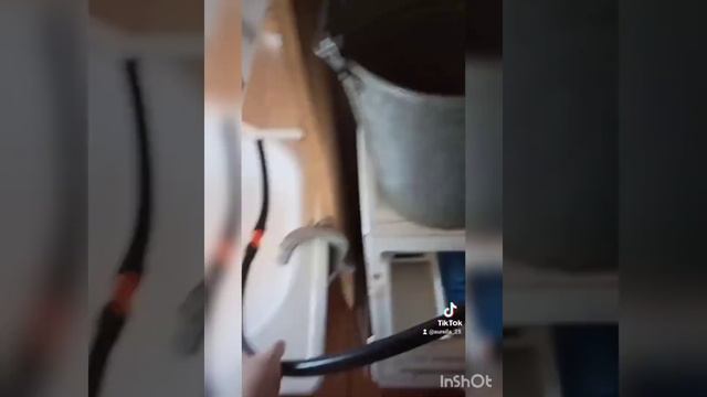 Стираем от солнечных панелей #альтернативнаяэнергетика Это видео в ТikTok набрало 5🍋 просмотра. смотреть онлайн