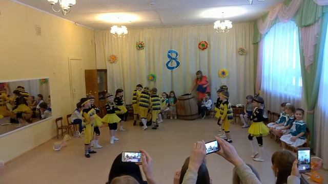 Танец пчёлок смотреть онлайн