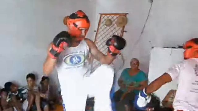 capoeira X kickboxing - Associassão Malê capoeira смотреть онлайн