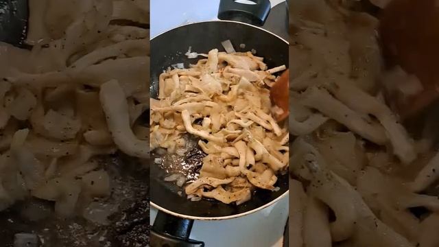 Домашние вешенки с картошкой в сливочном соусе.#вешенки#грибы#грибывсоусе смотреть онлайн