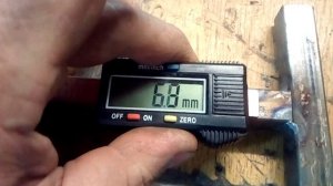 Самодельное УЦИ (DRO) начального уровня из штангенциркуля для токарного станка. Любой длины.