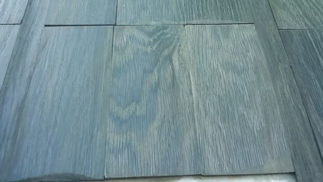 Черная древесина мореного дуба. Planks of black material bog oak. смотреть онлайн