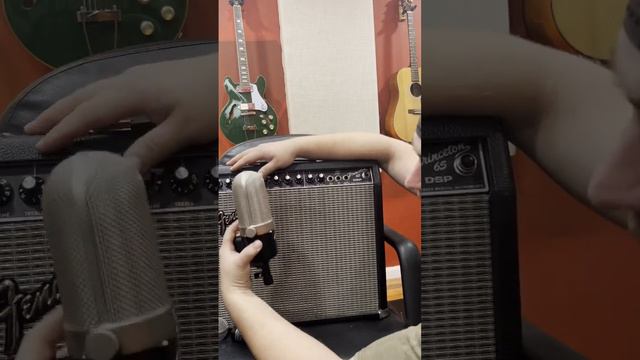 Recording with a ribbon mic is awesome #musicoroducer #recordinghelp #microphone #ribbonmicrophone смотреть онлайн