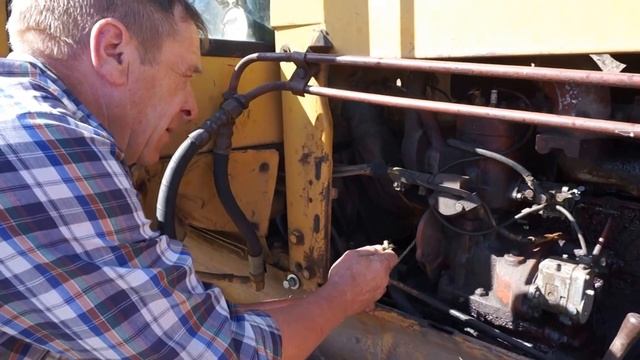 Как заводить бульдозер ДТ 75М пускачем Часть 1 смотреть онлайн