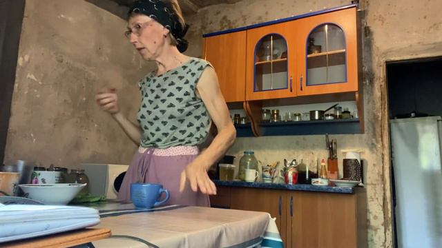 У Лешика. Где наше море? Огород немножко зарос.😂 смотреть онлайн