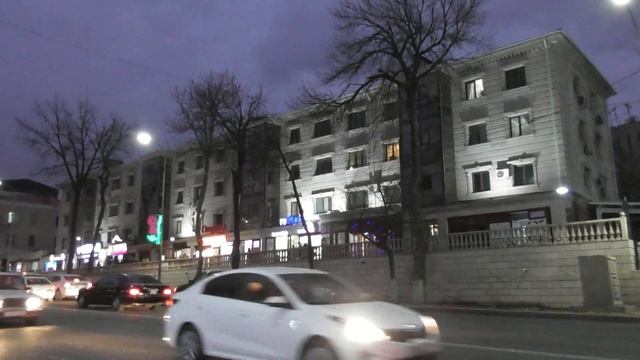 Вечерняя прогулка в конце 2021г. Шымкент пр.Тауке хана. смотреть онлайн