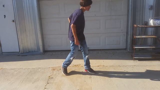 KOOL WILLIAM DANCES TO POLARIZE смотреть онлайн