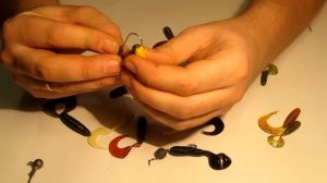 Наживляем силикон на джи-головку. Одеваем тройник на силикон. Снасть на судака, щуку, окуня...