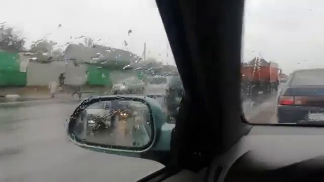 Водитель перевел бабушку через дорогу смотреть онлайн