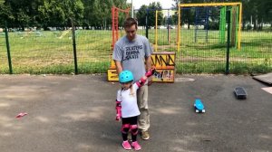 ДЕТИ И СКЕЙТ в 3 года начинаем тренировки - первый урок по скейтбордингу. Skater girl