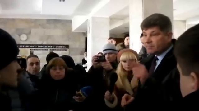 В поисках золотых унитазов смотреть онлайн