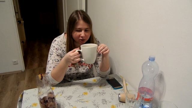 VLOG: Жизнь в Праге/ Еды много не бывает/ Купила молоток