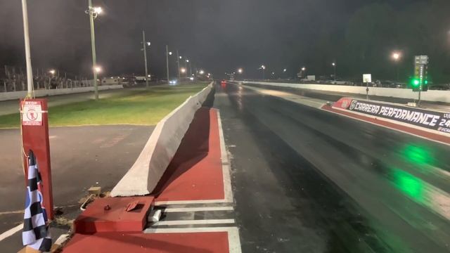 BENTLEY TRUCK BENTAYGA ON FORGIATO WHEELS RUN AGAINST A MOPAR DODGE CHALLENGER !!!! смотреть онлайн