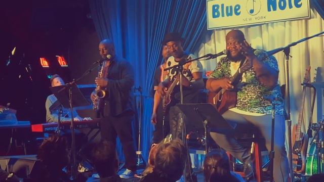 The Marcus Miller quintet and Leon Timbo plays “Never Too Much” @BlueNote смотреть онлайн