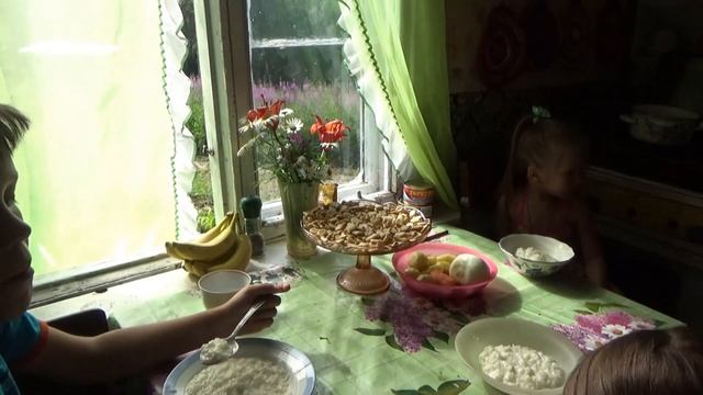 Утро в ГЛУХОЙ ДЕРЕВНЕ/ Бабушка Не Жалеет Себя/ смотреть онлайн