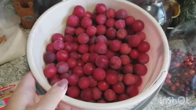 Вкуснейший компот ассорти на зиму из вишни и золотистой смородины.Морожу фрукты и овощи. смотреть онлайн