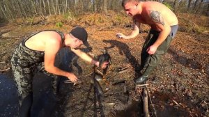 Никто не ожидал такое поймать в болоте. Ловля руками. Виталиком Зеленым.