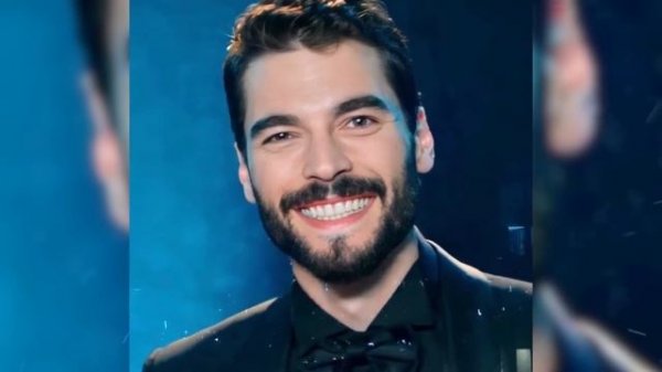 Как живет Акын Акынозю (Akın Akınözü) и сколько он зарабатывает