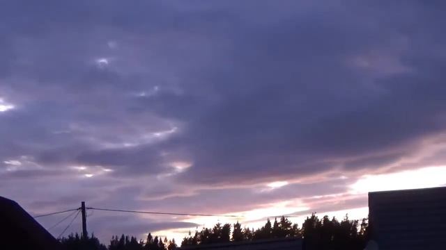 Красивые высоко-кучевые облака на закате 21 апреля смотреть онлайн