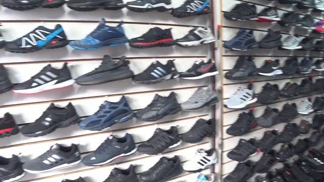 ADIDAS, PUMA, NIKE, поддельные бренды на один сезон смотреть онлайн