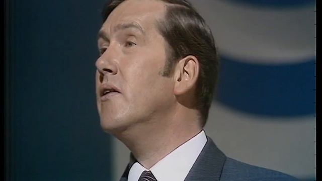 Kenneth McKellar, 82, (1927-2010) смотреть онлайн