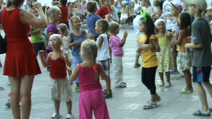 ДЕТСКАЯ ДИСКОТЕКА смотреть онлайн