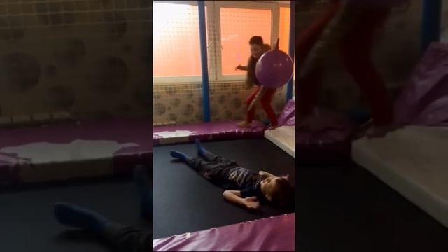 Аутист в детском саду ??? #аутизм #аутист #особенныйребенок #яаутист смотреть онлайн