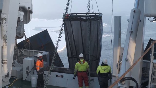 Keeping track of data during Arctic expeditions смотреть онлайн