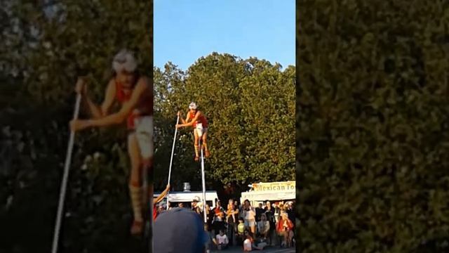 Unicycling Unicorn Victoria BC 12 FOOT HIGH UNICYCLE смотреть онлайн