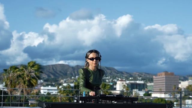 LEISAN Is Playing Moojo & John Bowtie - Sriracha On Djanes.net