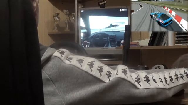 ДРИФТ ОДНОЙ РУКОЙ С ЧАЕМ В РУКАХ смотреть онлайн