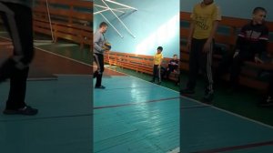 Зачетные броски набивного мяча весом 1кг  у детей