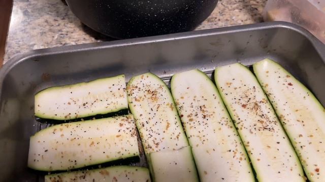 Куриные голени с кабачками в духовке. смотреть онлайн