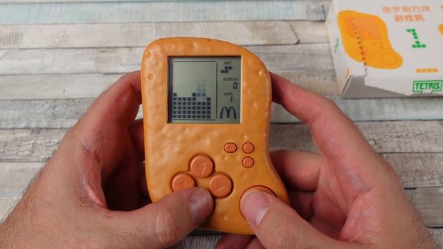 This Chinese RETRO Handheld Looks Like A Chicken Nugget & Plays TETRIS! смотреть онлайн