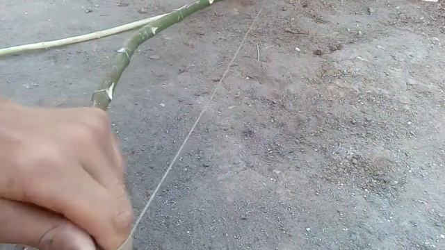 Как сделать лук и стрелы из палок смотреть онлайн