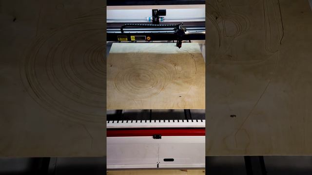 CO2 лазерный станок, гравировка камеры на фанере смотреть онлайн