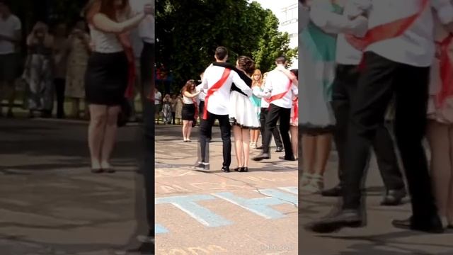 Oops! Perhaps the best school waltz 2023. Вальс выпускников. смотреть онлайн