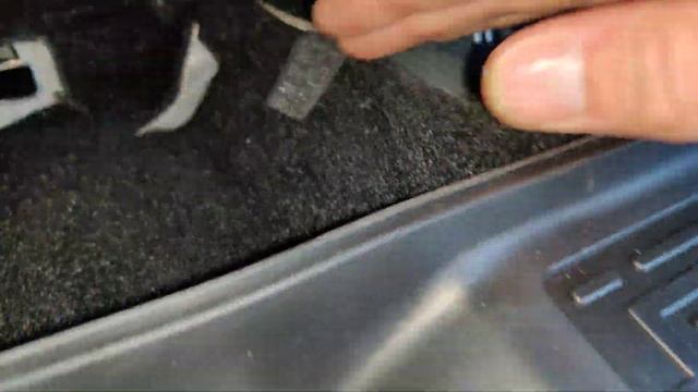 Где расположен слот micro sd для видеорегистратора в Geely Coolray (SX11/Binyue) смотреть онлайн