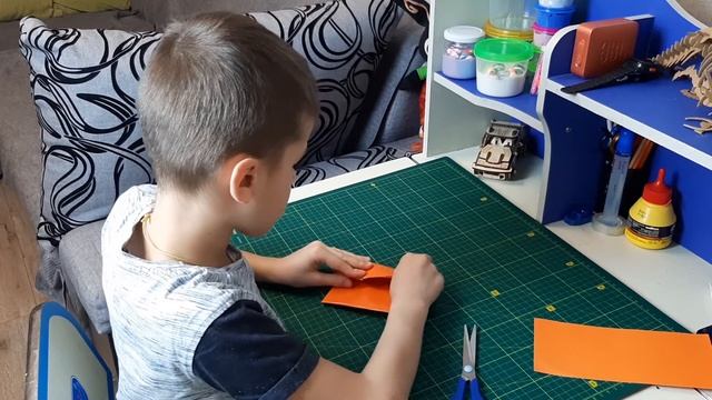Как сделать самостоятельно подставку под телефон из ПВХ смотреть онлайн