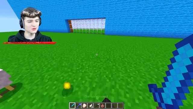 KLEINER JUNGE RASTET AUS... (Prank geht schief) in einem MINECRAFT Mob BATTLE! смотреть онлайн