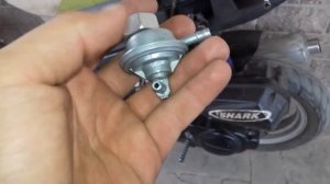 Скутере  плохо заводится,не реагирует на газ . Проблема в вакуумном кране