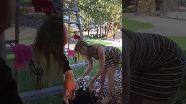 Девушка и стеклянная дверь смотреть онлайн