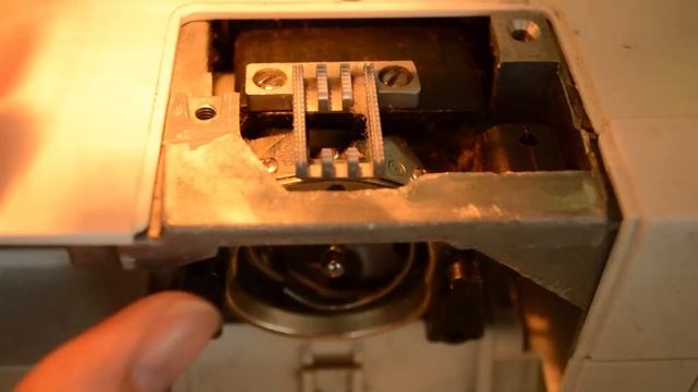 Basic Sewing Machine Maintenance - how to clean and oil your sewing machine смотреть онлайн