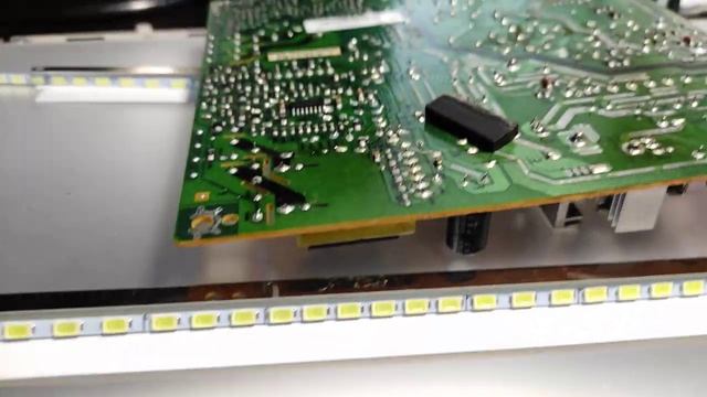 Ремонт монитора ASUS VW225N замена сгоревших ламп на светодиодную подсветку смотреть онлайн